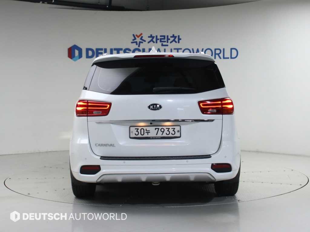 KIA Carnival - Vista 6