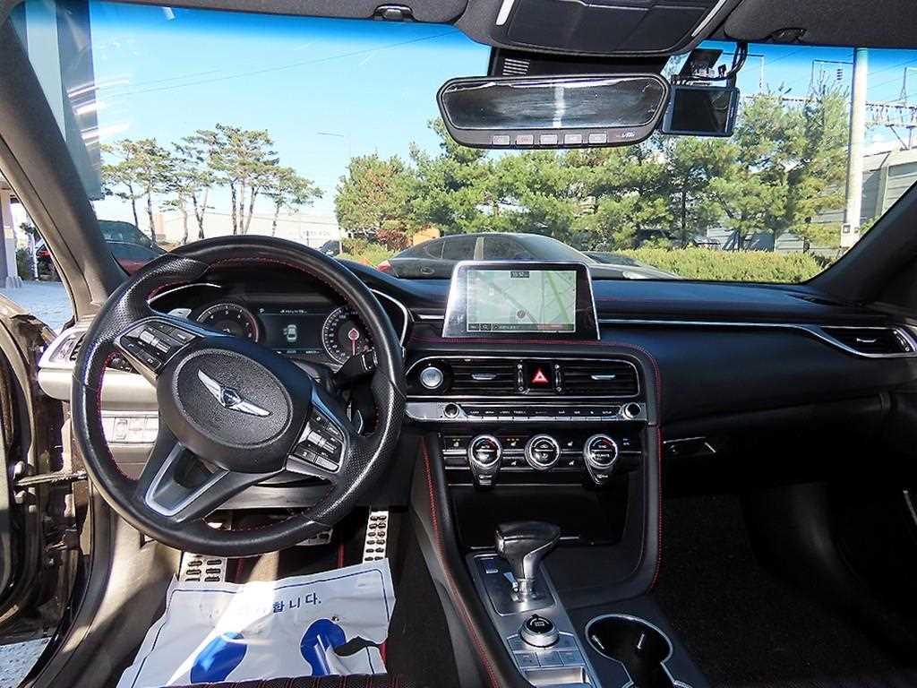 Genesis G70 - Vista 9