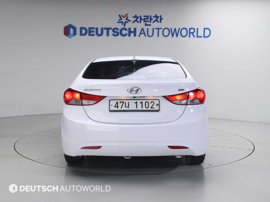 HYUNDAI Avante - Vista 6
