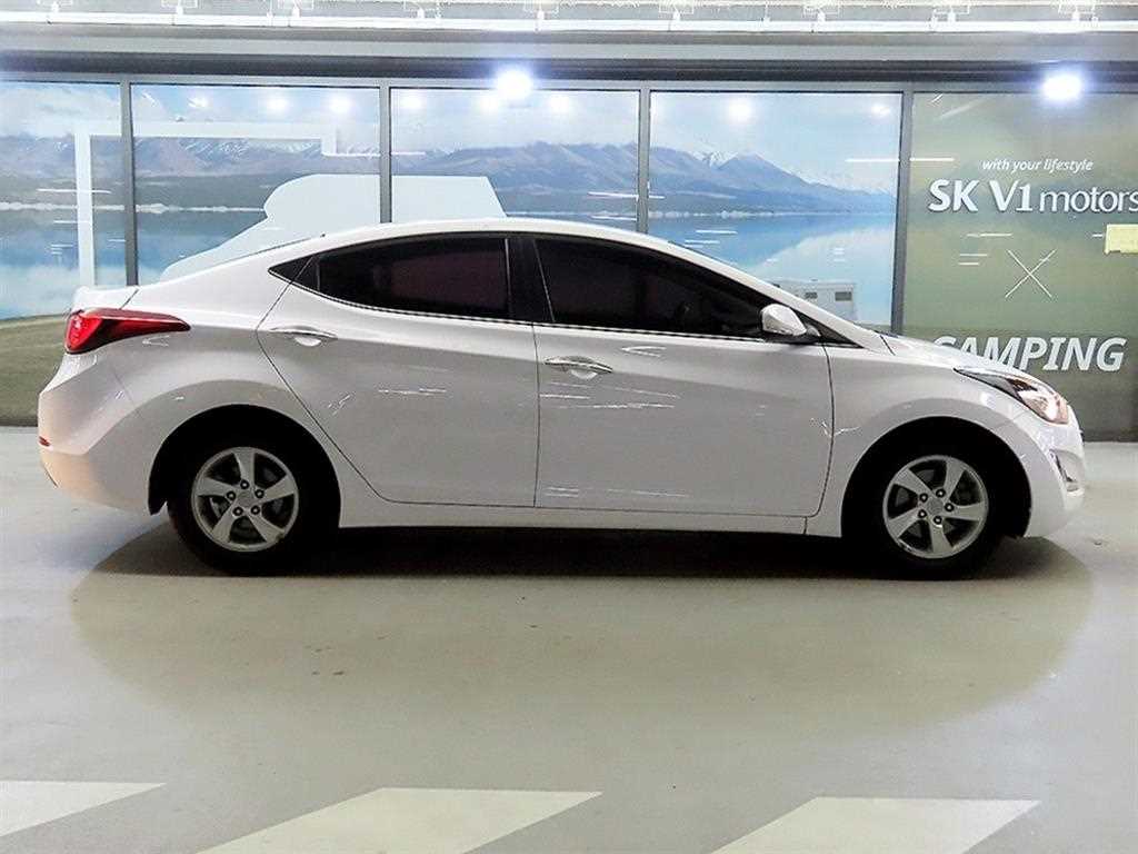 HYUNDAI Avante - Vista 3