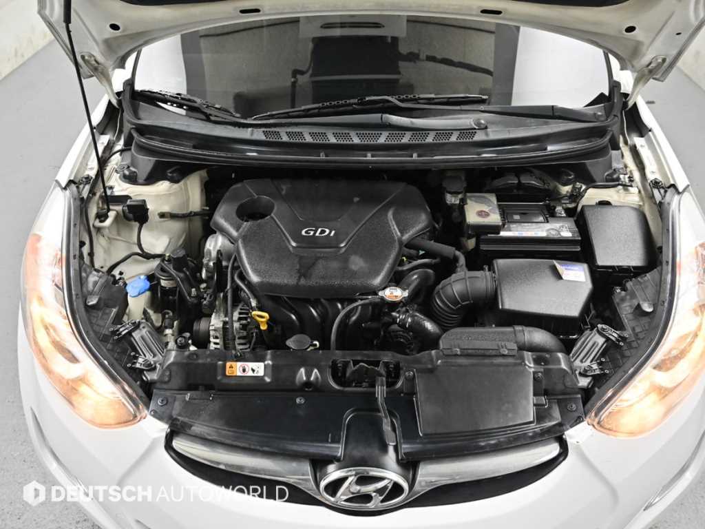 HYUNDAI Avante - Vista 8