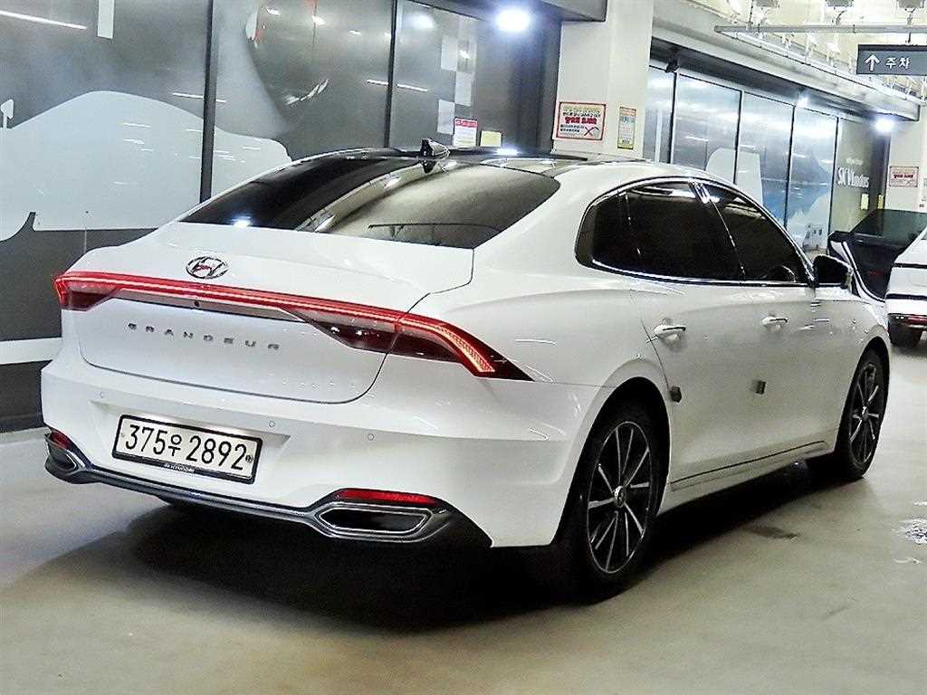 HYUNDAI Grandeur - Vista 7