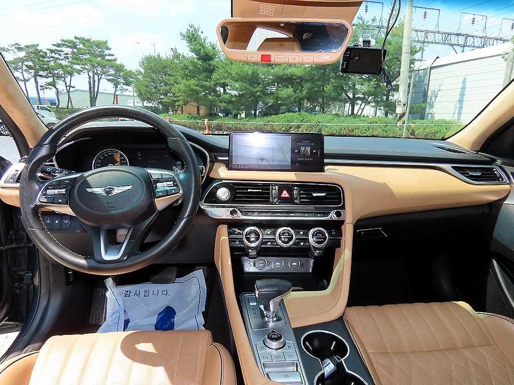 Genesis G70 - Vista 9