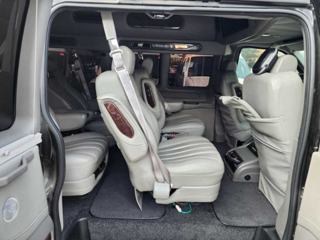 Chevrolet Express van - Vista 11