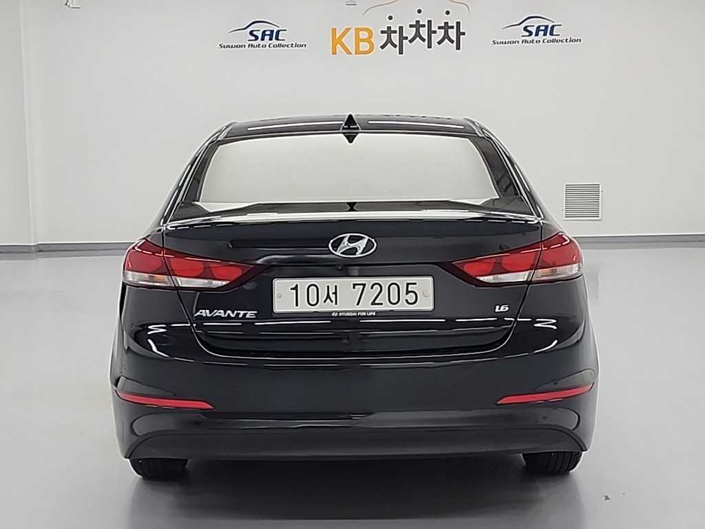 HYUNDAI Avante - Vista 3