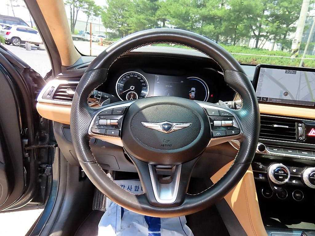 Genesis G70 - Vista 10