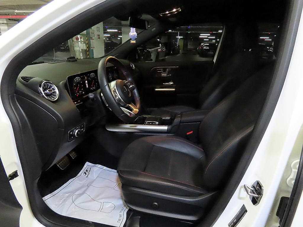 Mercedes Benz GLA Class - Vista 8