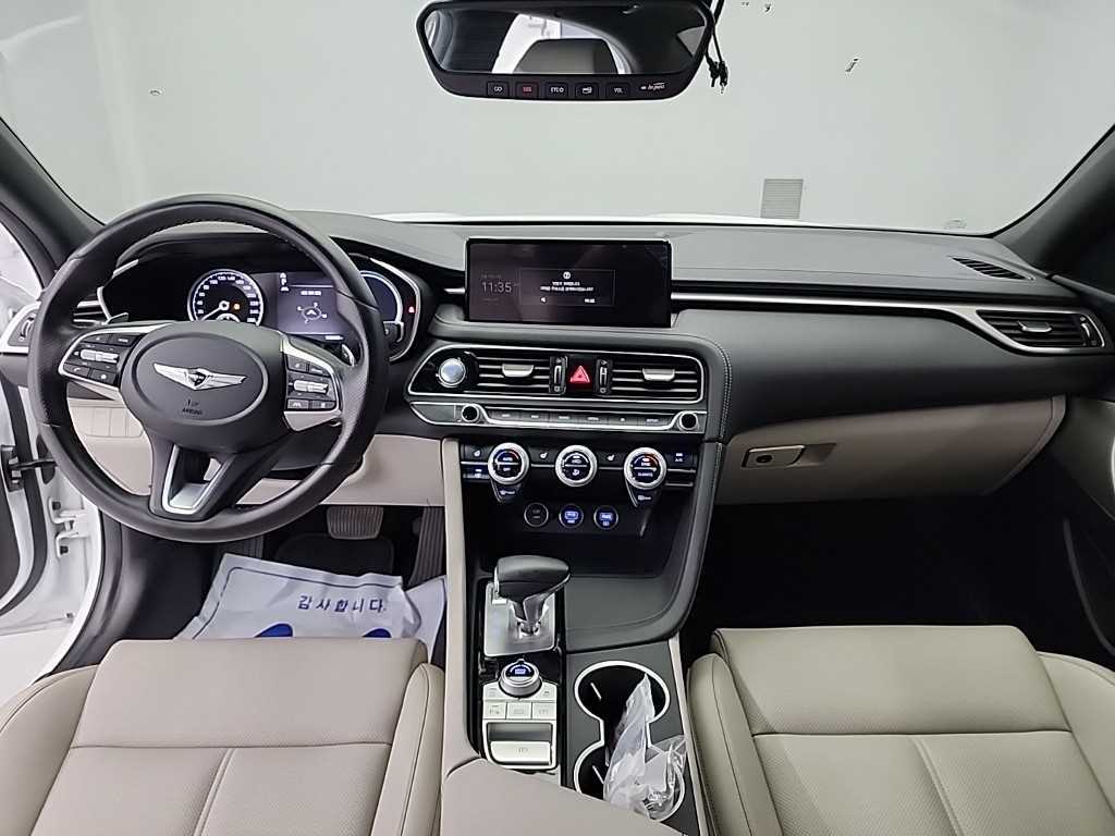 Genesis G70 - Vista 9