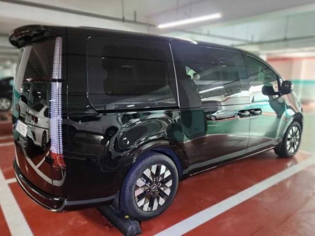 HYUNDAI Staria - Vista 8