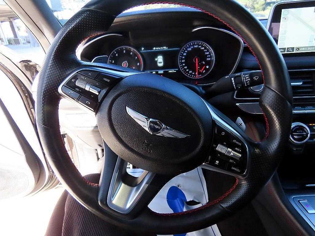 Genesis G70 - Vista 10