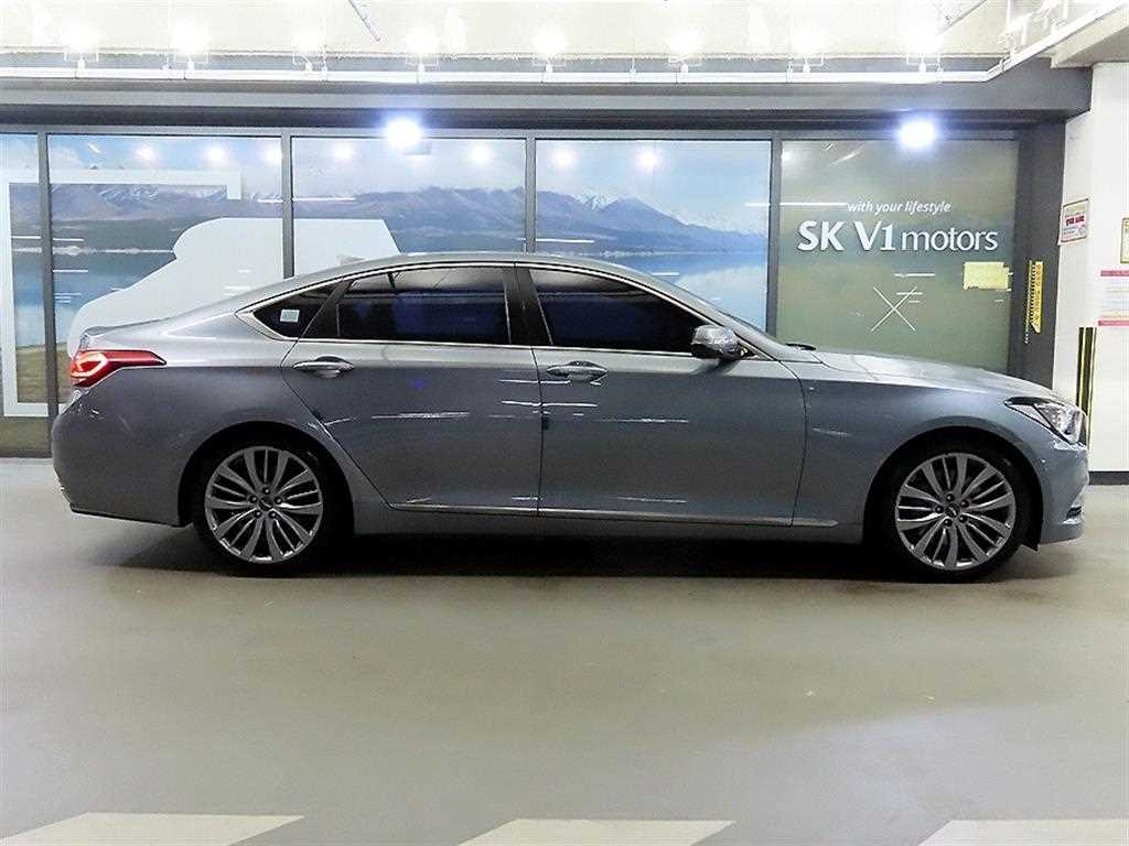 HYUNDAI Genesis - Vista 3