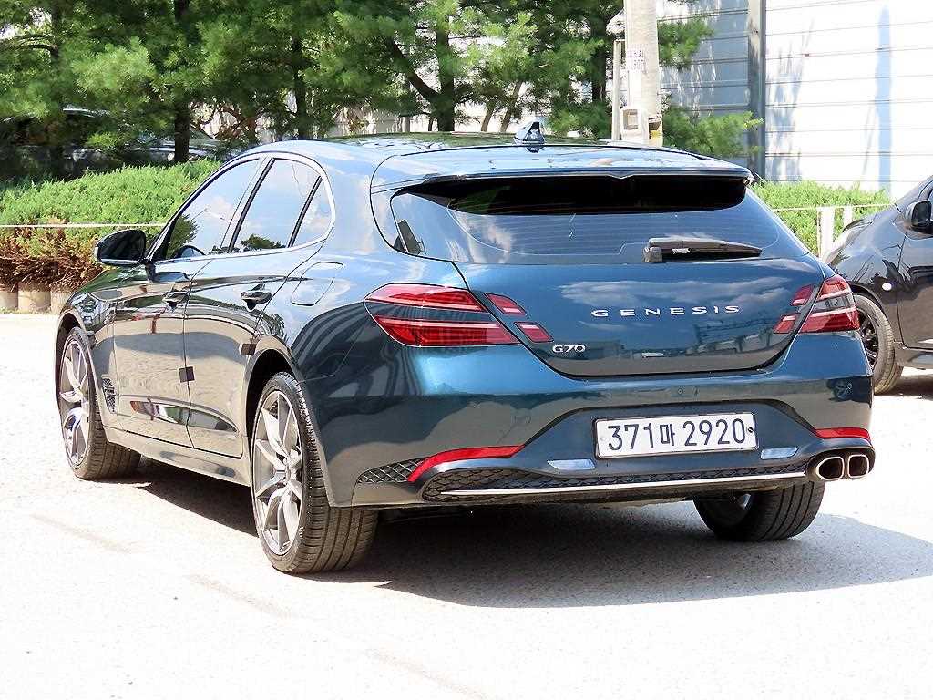Genesis G70 - Vista 3
