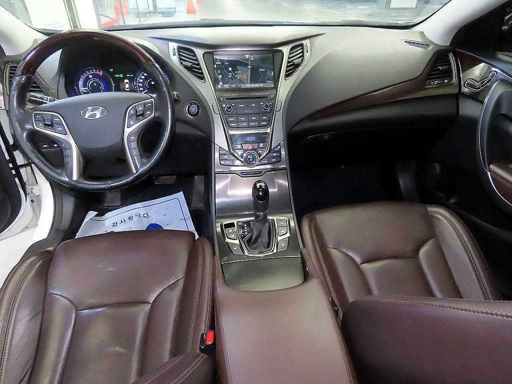 HYUNDAI Grandeur - Vista 12