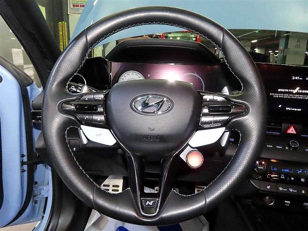 HYUNDAI Avante - Vista 10