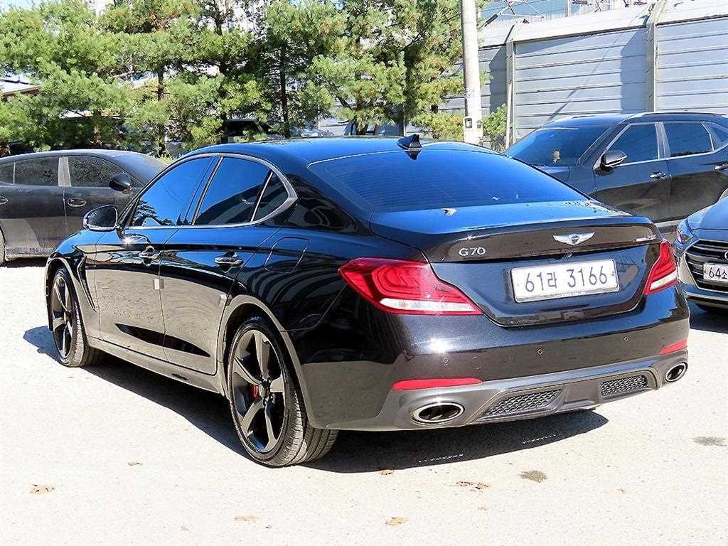 Genesis G70 - Vista 3