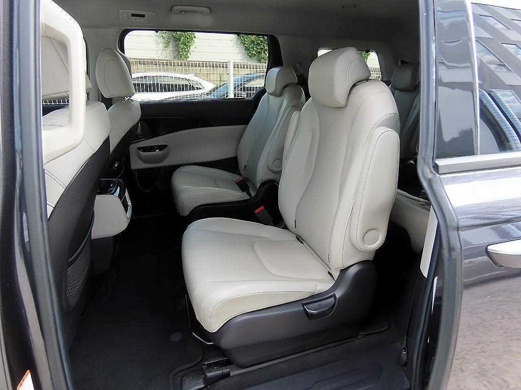 KIA Carnival - Vista 8