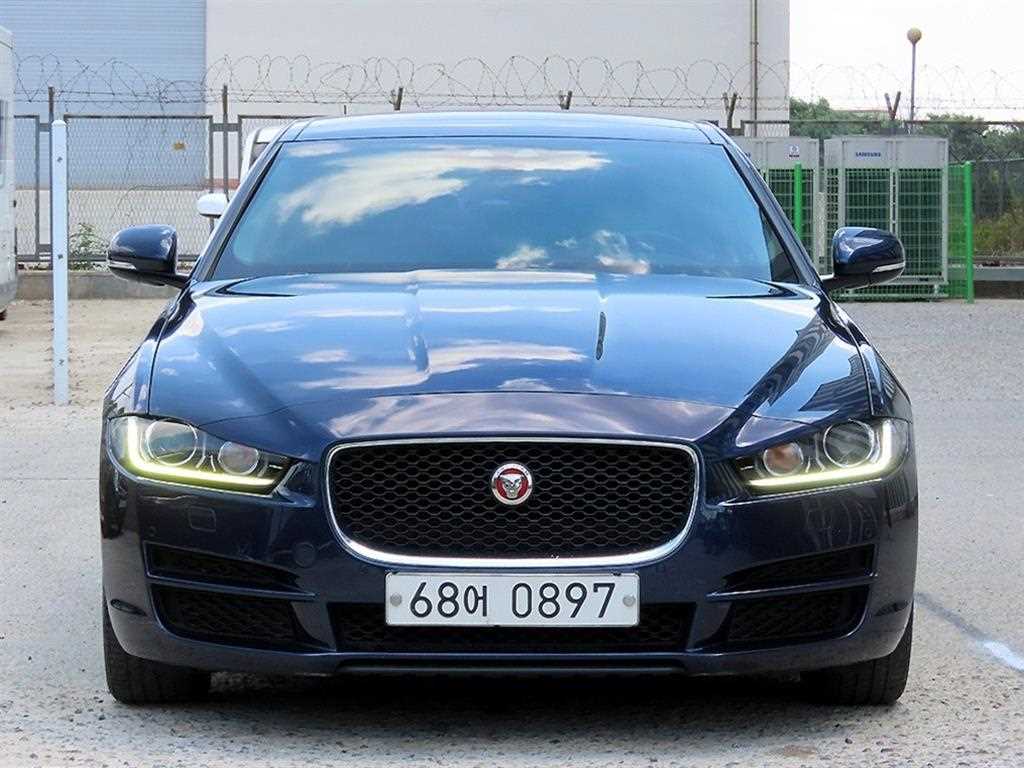 Jaguar XE