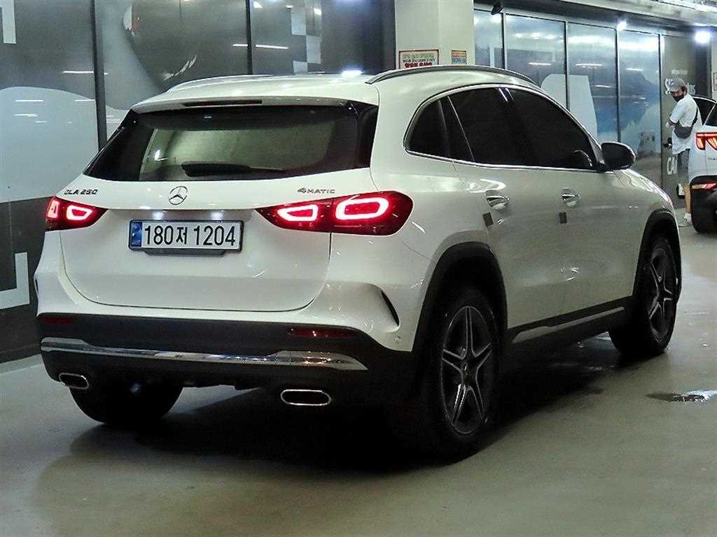 Mercedes Benz GLA Class - Vista 6