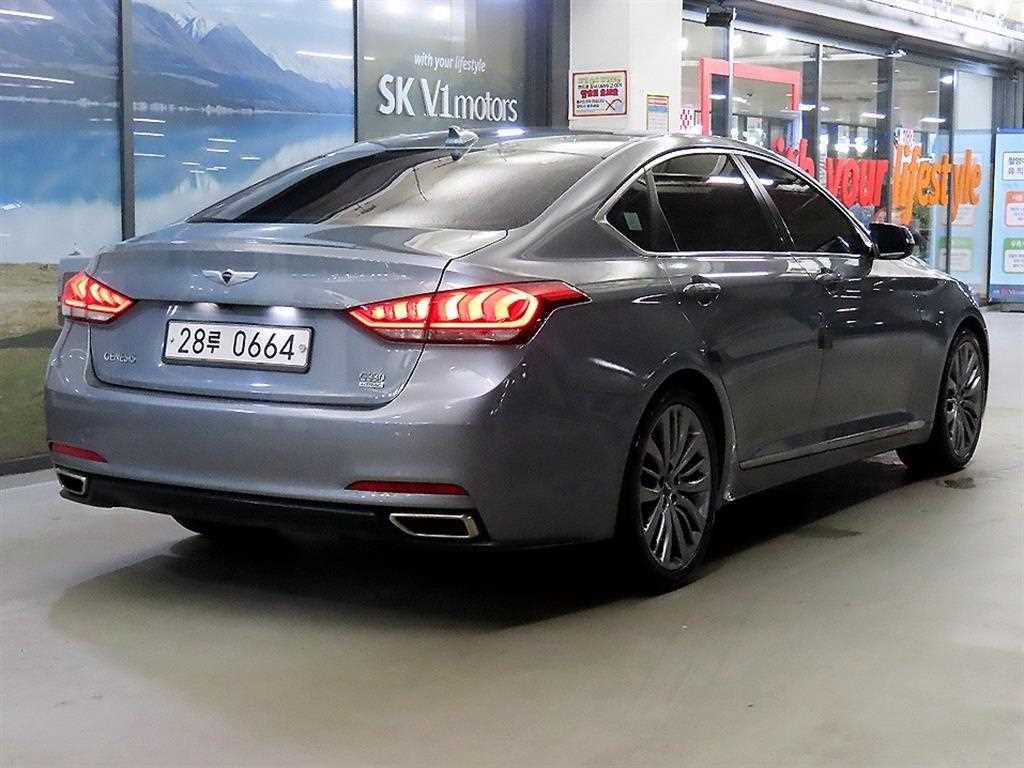 HYUNDAI Genesis - Vista 6