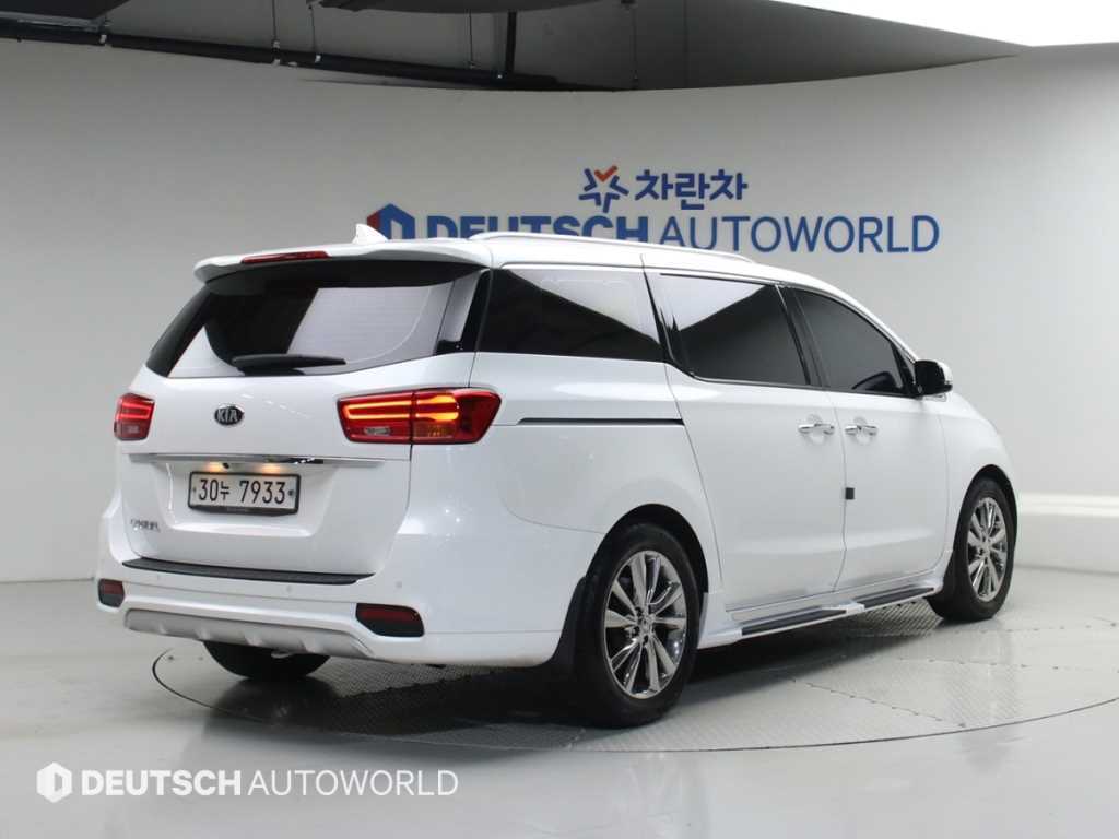 KIA Carnival - Vista 2