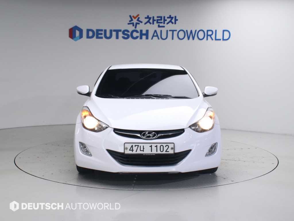 HYUNDAI Avante - Vista 3