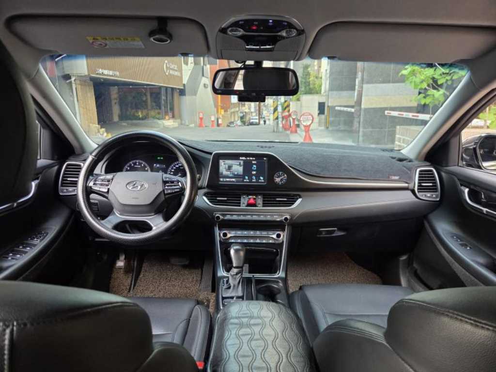 HYUNDAI Grandeur - Vista 8