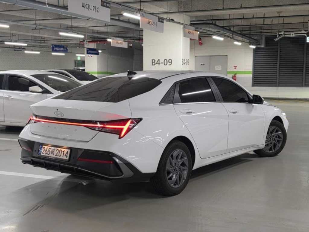HYUNDAI Avante - Vista 3