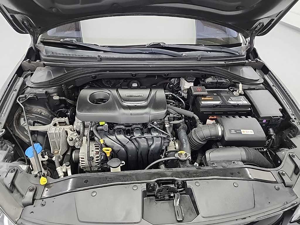HYUNDAI Avante - Vista 7