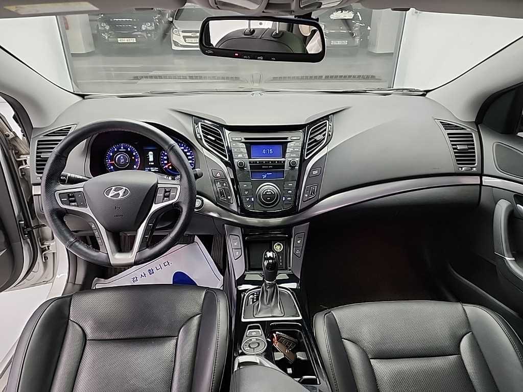 HYUNDAI i40 - Vista 9