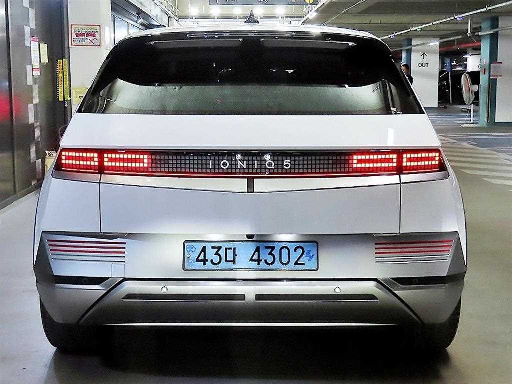HYUNDAI Ioniq 5 - Vista 7
