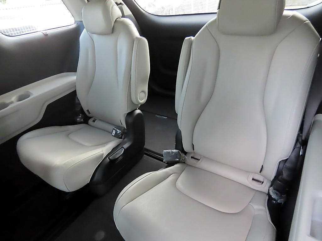 KIA Carnival - Vista 9