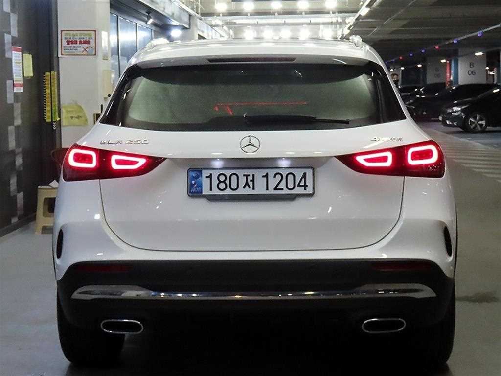 Mercedes Benz GLA Class - Vista 7