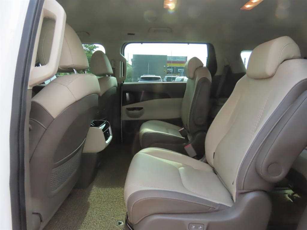 KIA Carnival - Vista 8