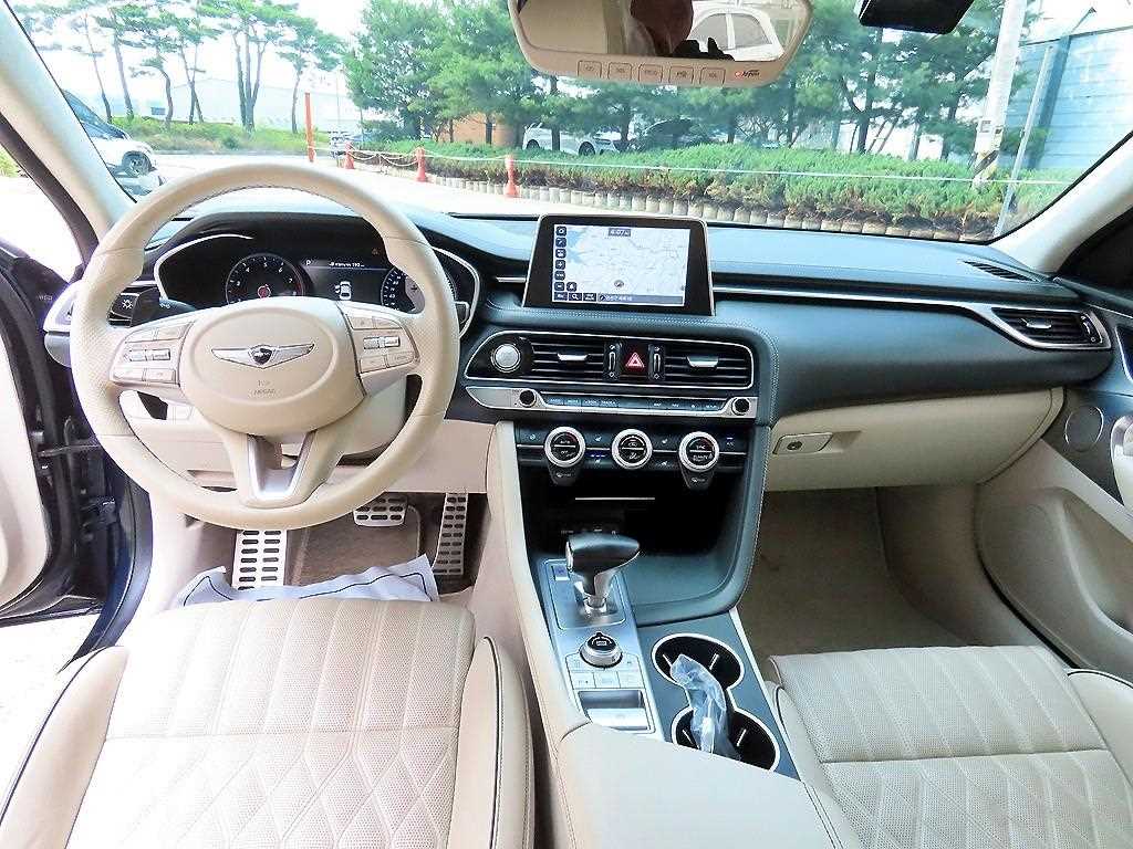 Genesis G70 - Vista 9