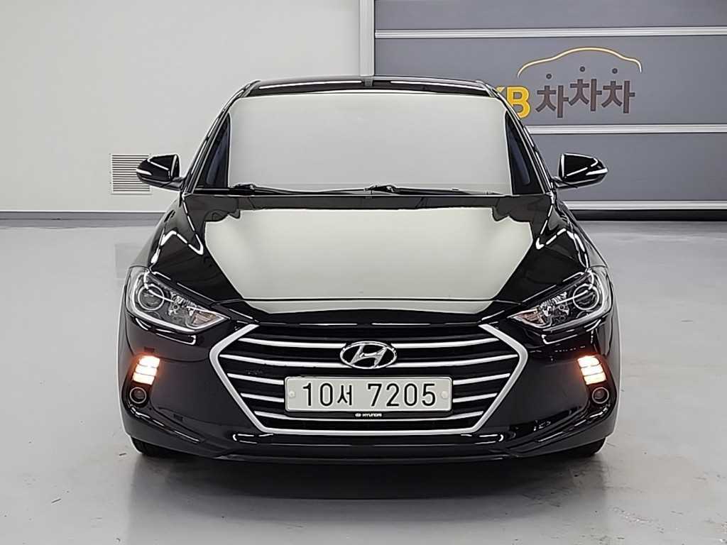 HYUNDAI Avante - Vista 2