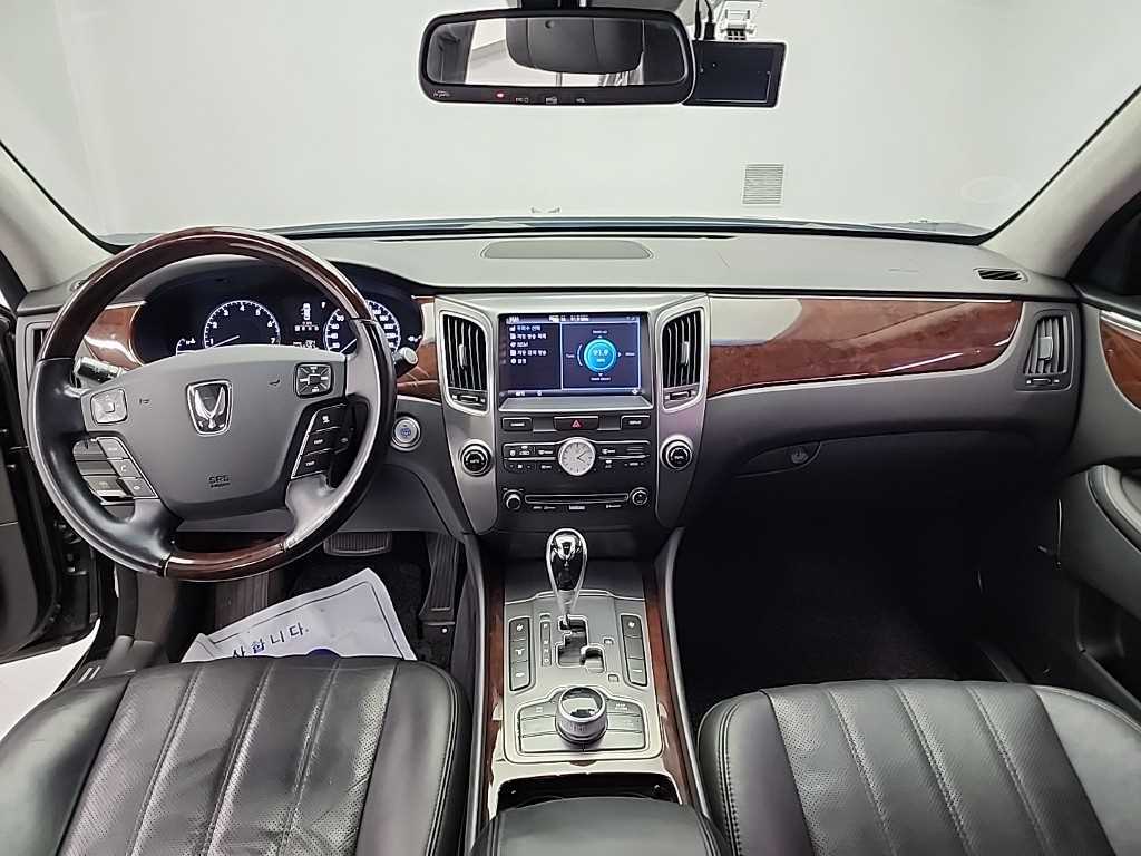 HYUNDAI Equus - Vista 9
