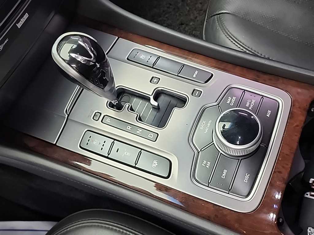 HYUNDAI Equus - Vista 10