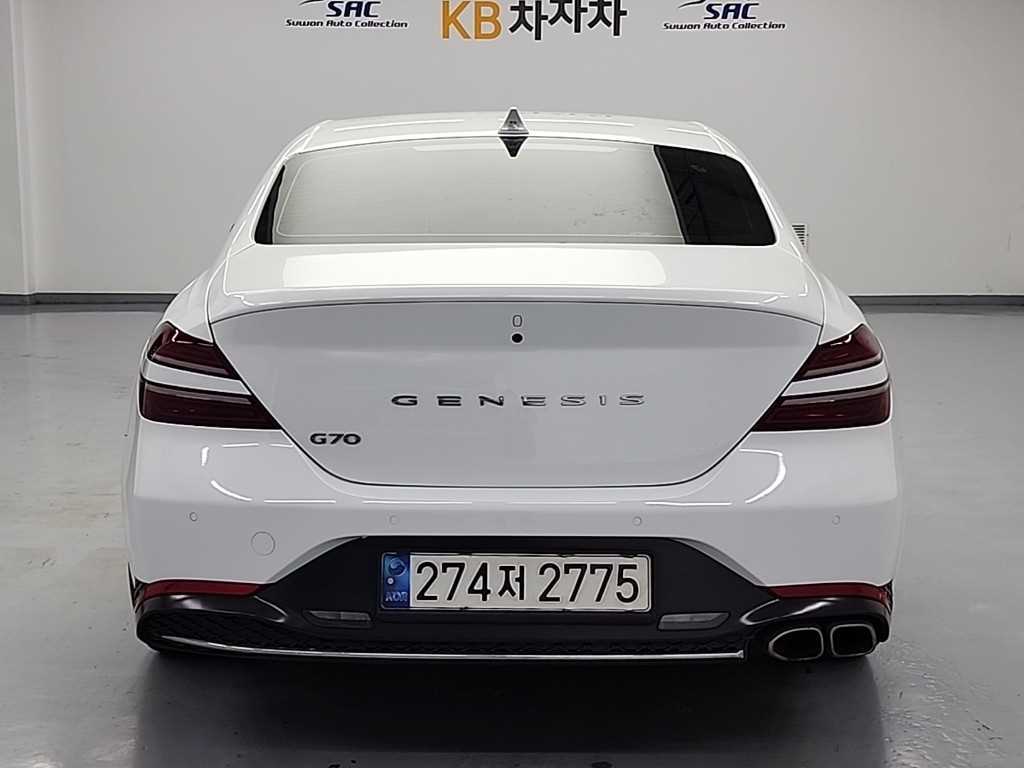 Genesis G70 - Vista 3