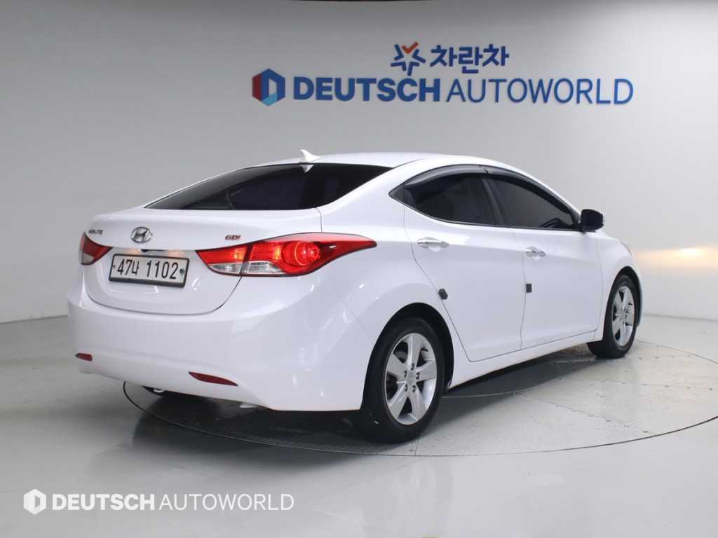 HYUNDAI Avante - Vista 2