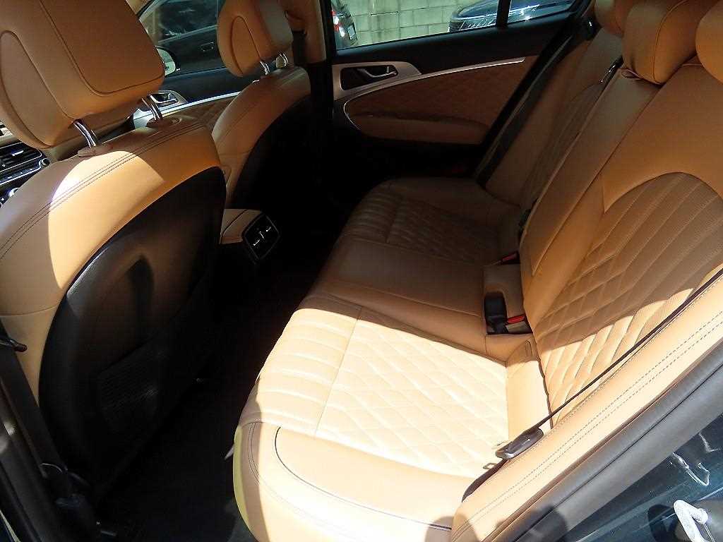 Genesis G70 - Vista 8