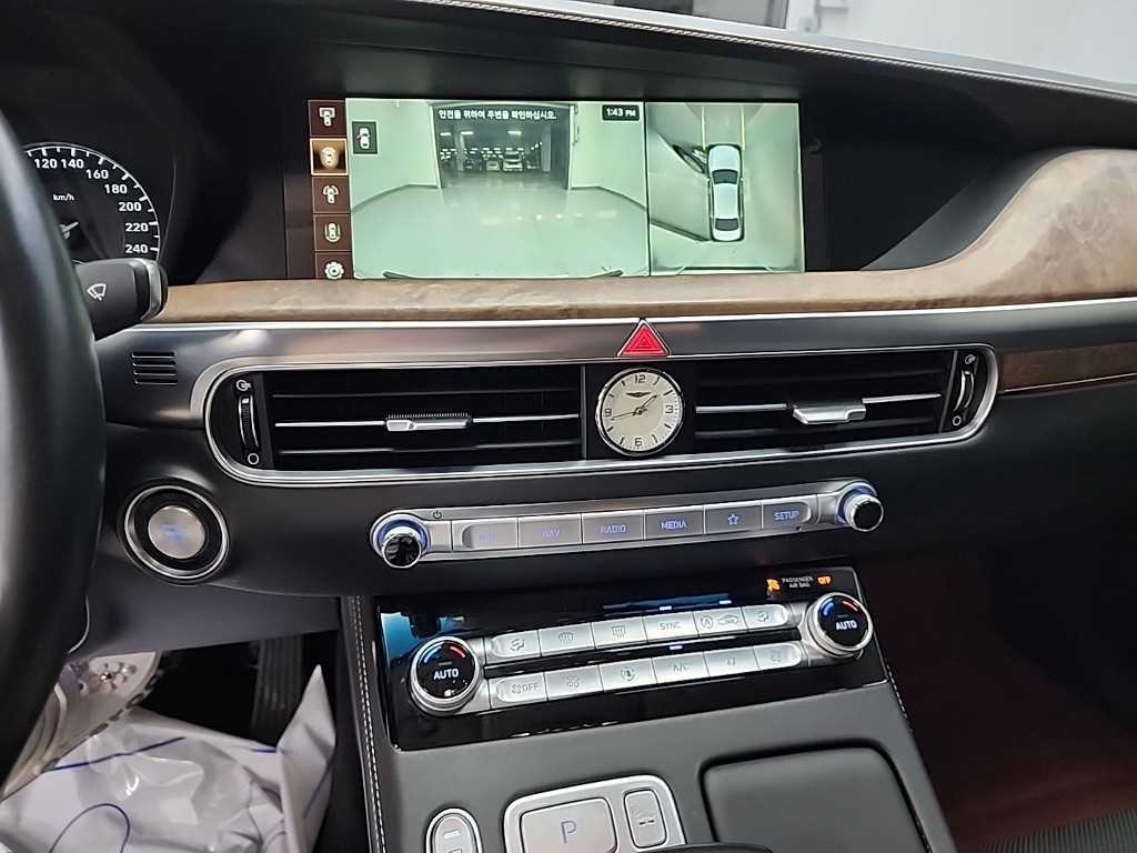 Genesis G90 - Vista 12