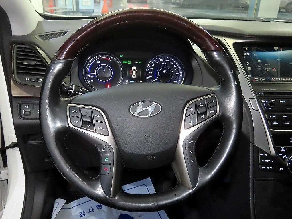 HYUNDAI Grandeur - Vista 10