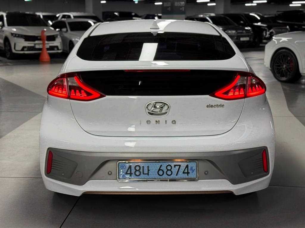 HYUNDAI Ioniq - Vista 3