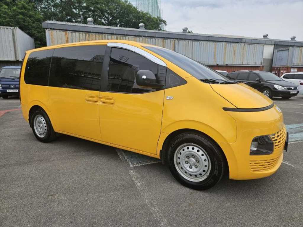 HYUNDAI Staria - Vista 2
