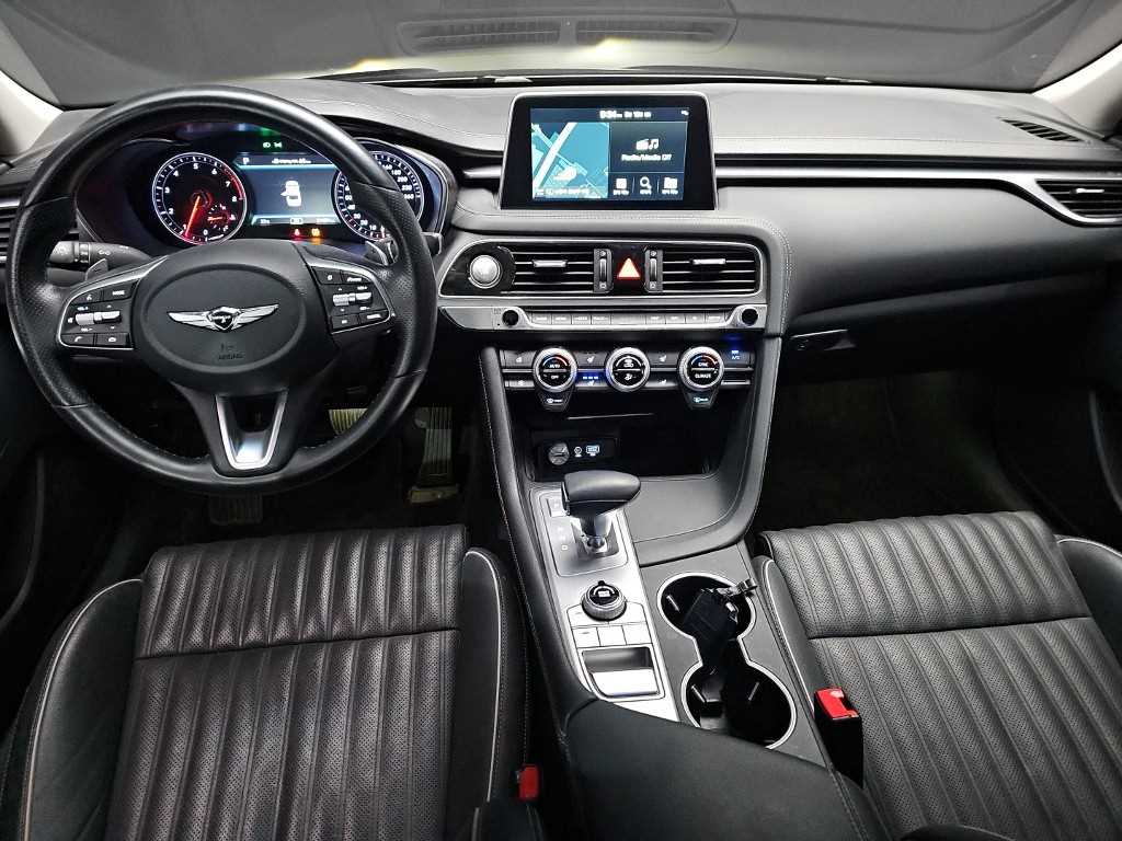 Genesis G70 - Vista 10