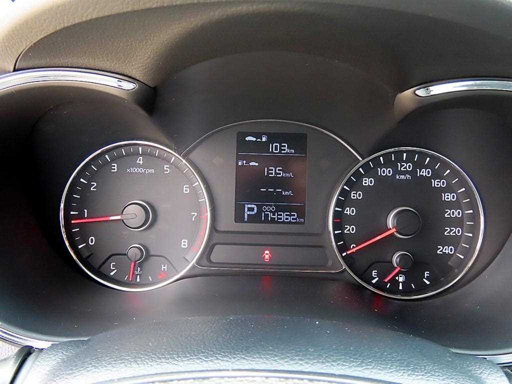 KIA K3 - Vista 10