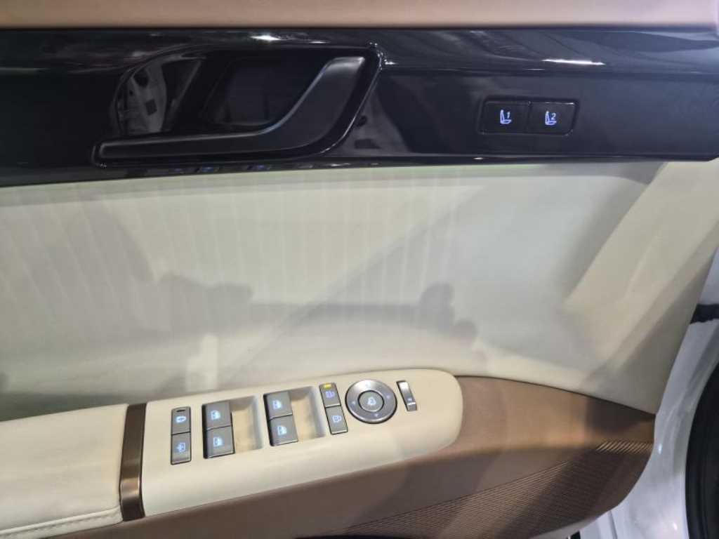 HYUNDAI Grandeur - Vista 10