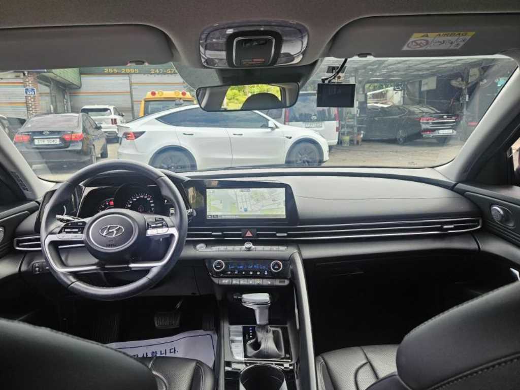HYUNDAI Avante - Vista 9