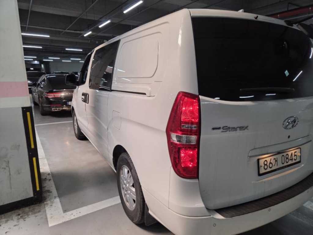 HYUNDAI Starex - Vista 8