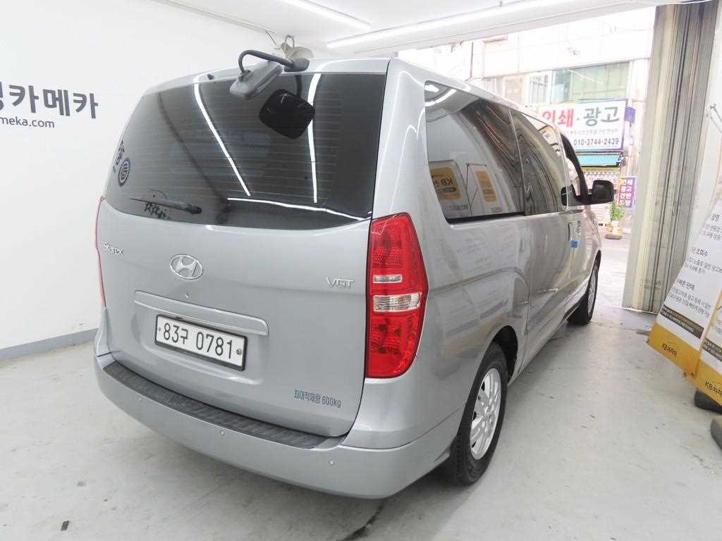 HYUNDAI Starex - Vista 3